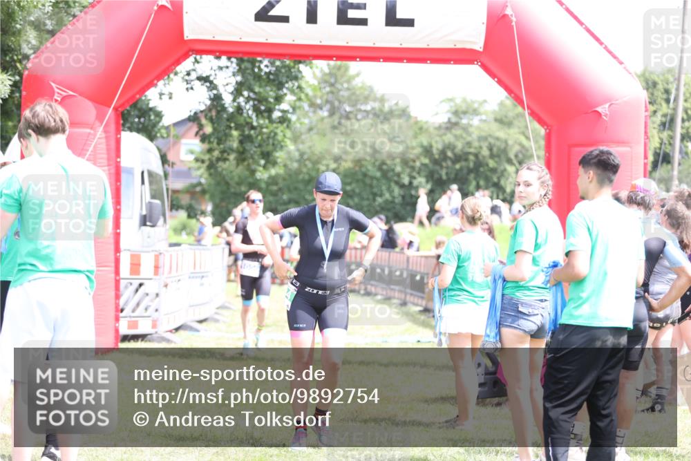 21.06.2026 - 29. Vierlanden-Triathlon Andreas Tolksdorf http://msf.ph/oto/9892754 21.06.2026 13:49:49 Ziel 280, 1056, 1063, 280, 1056, 1063 meine-sportfotos.de