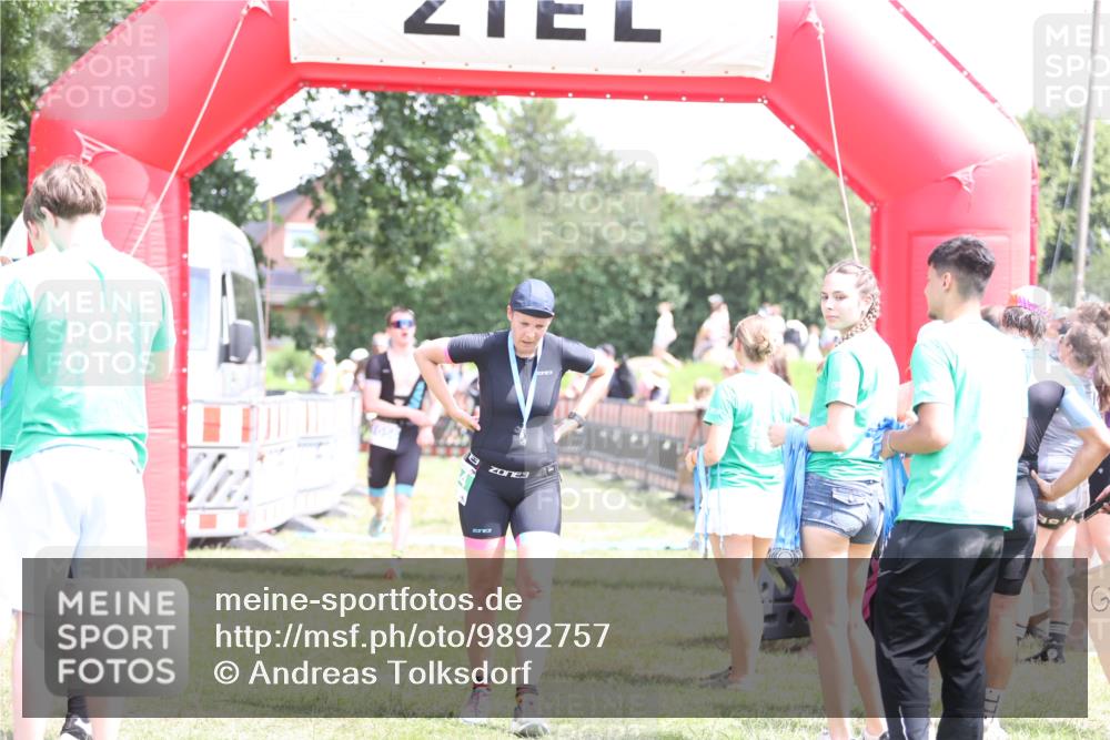 21.06.2026 - 29. Vierlanden-Triathlon Andreas Tolksdorf http://msf.ph/oto/9892757 21.06.2026 13:49:49 Ziel 280, 1056, 1063, 280, 1056, 1063 meine-sportfotos.de