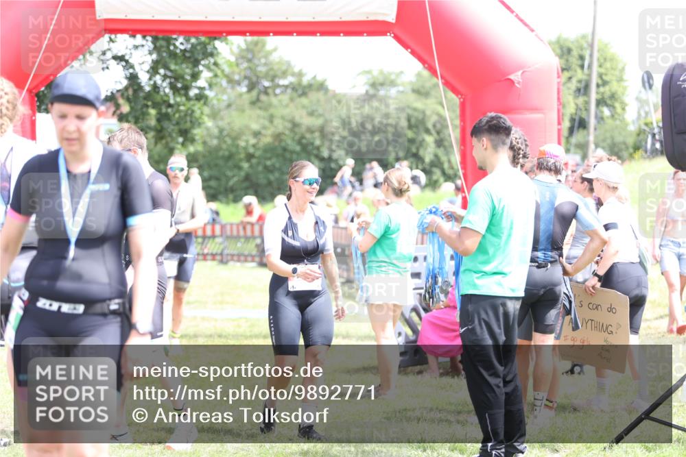 21.06.2026 - 29. Vierlanden-Triathlon Andreas Tolksdorf http://msf.ph/oto/9892771 21.06.2026 13:49:54 Ziel 280, 1063, 280, 1063 meine-sportfotos.de