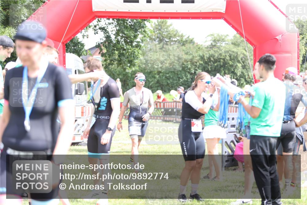 21.06.2026 - 29. Vierlanden-Triathlon Andreas Tolksdorf http://msf.ph/oto/9892774 21.06.2026 13:49:55 Ziel 280, 1063, 280, 1063 meine-sportfotos.de