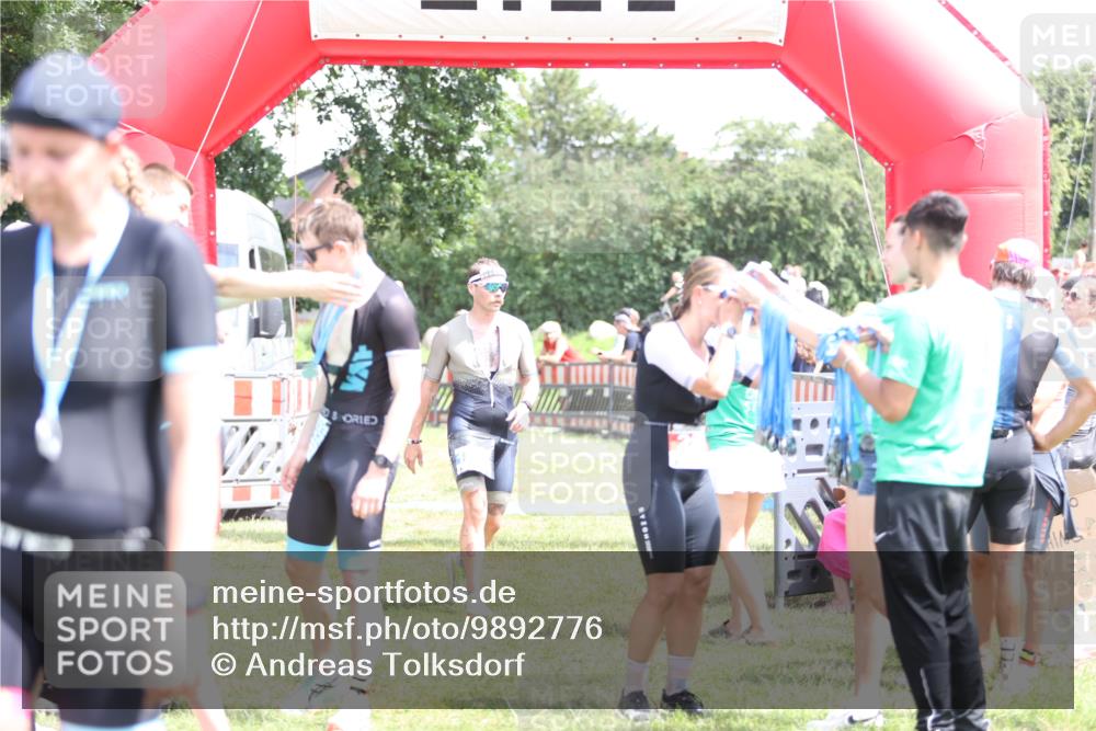 21.06.2026 - 29. Vierlanden-Triathlon Andreas Tolksdorf http://msf.ph/oto/9892776 21.06.2026 13:49:55 Ziel 280, 1063, 280, 1063 meine-sportfotos.de