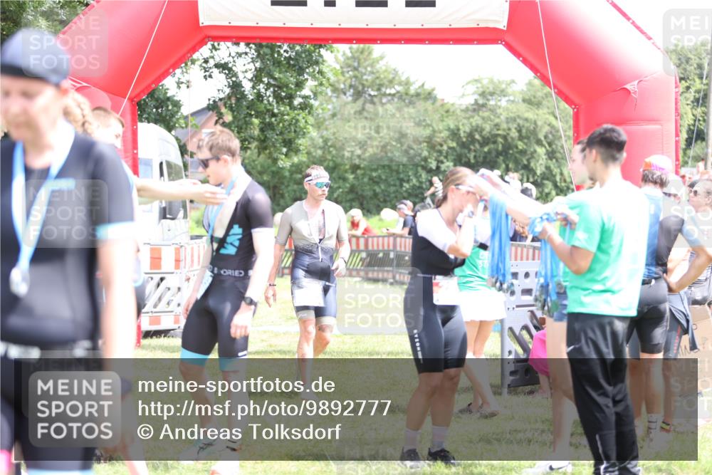 21.06.2026 - 29. Vierlanden-Triathlon Andreas Tolksdorf http://msf.ph/oto/9892777 21.06.2026 13:49:55 Ziel 280, 1063, 280, 1063 meine-sportfotos.de