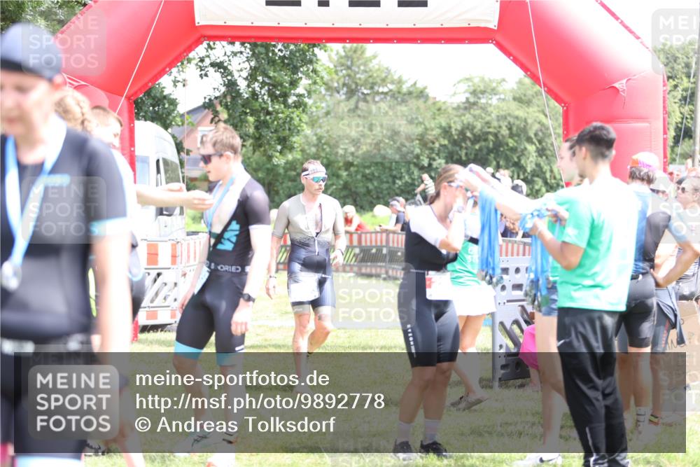 21.06.2026 - 29. Vierlanden-Triathlon Andreas Tolksdorf http://msf.ph/oto/9892778 21.06.2026 13:49:55 Ziel 280, 1063, 280, 1063 meine-sportfotos.de