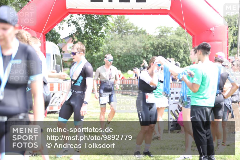 21.06.2026 - 29. Vierlanden-Triathlon Andreas Tolksdorf http://msf.ph/oto/9892779 21.06.2026 13:49:55 Ziel 280, 1063, 280, 1063 meine-sportfotos.de