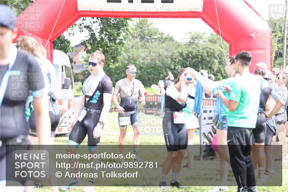 21.06.2026 - 29. Vierlanden-Triathlon Andreas Tolksdorf http://msf.ph/oto/9892781 21.06.2026 13:49:55 Ziel 280, 1063, 280, 1063 meine-sportfotos.de