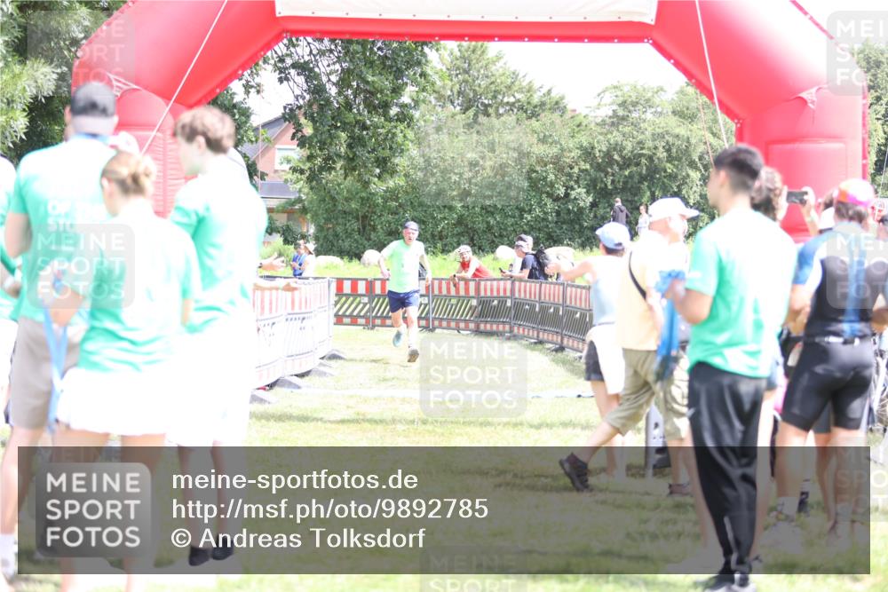 21.06.2026 - 29. Vierlanden-Triathlon Andreas Tolksdorf http://msf.ph/oto/9892785 21.06.2026 13:50:29 Ziel 221, 265, 895, 221, 265, 895 meine-sportfotos.de