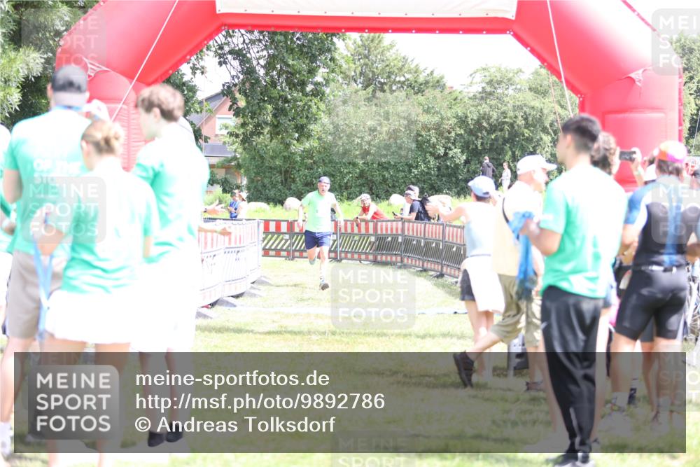 21.06.2026 - 29. Vierlanden-Triathlon Andreas Tolksdorf http://msf.ph/oto/9892786 21.06.2026 13:50:29 Ziel 221, 265, 895, 221, 265, 895 meine-sportfotos.de