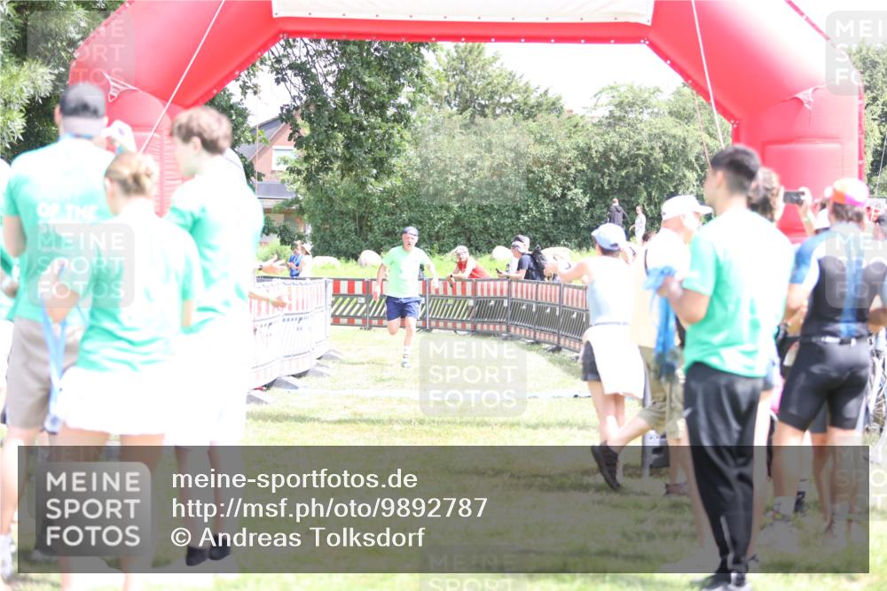 21.06.2026 - 29. Vierlanden-Triathlon Andreas Tolksdorf http://msf.ph/oto/9892787 21.06.2026 13:50:29 Ziel 221, 265, 895, 221, 265, 895 meine-sportfotos.de
