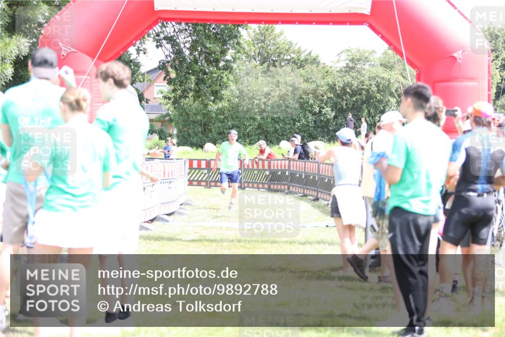 21.06.2026 - 29. Vierlanden-Triathlon Andreas Tolksdorf http://msf.ph/oto/9892788 21.06.2026 13:50:29 Ziel 221, 265, 895, 221, 265, 895 meine-sportfotos.de
