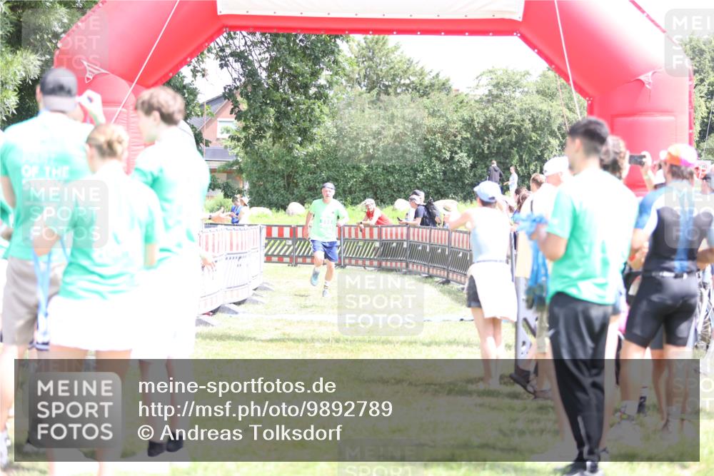 21.06.2026 - 29. Vierlanden-Triathlon Andreas Tolksdorf http://msf.ph/oto/9892789 21.06.2026 13:50:29 Ziel 221, 265, 895, 221, 265, 895 meine-sportfotos.de