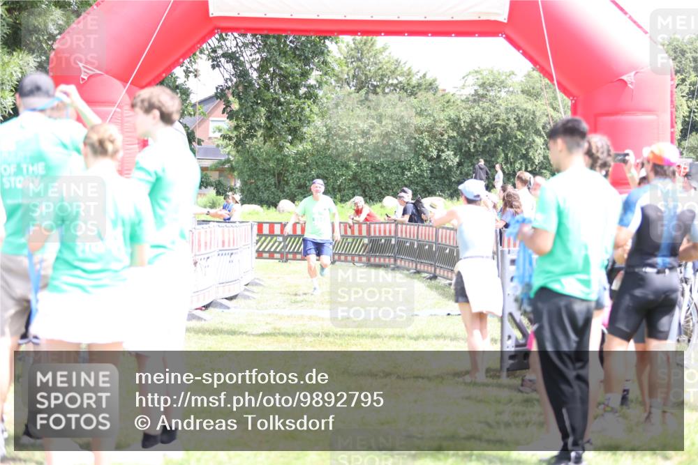 21.06.2026 - 29. Vierlanden-Triathlon Andreas Tolksdorf http://msf.ph/oto/9892795 21.06.2026 13:50:29 Ziel 221, 265, 895, 221, 265, 895 meine-sportfotos.de