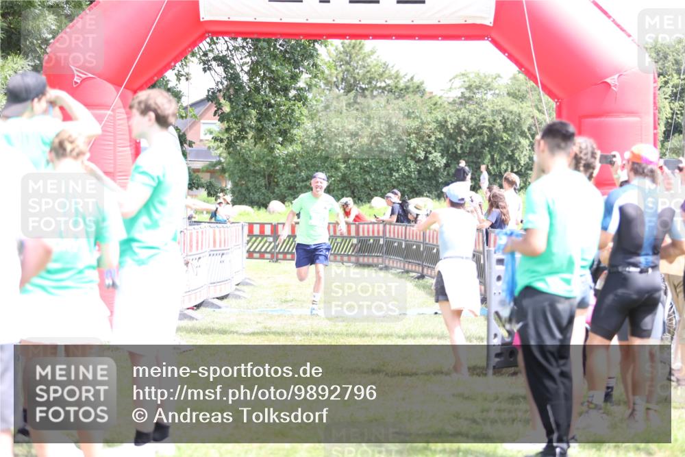 21.06.2026 - 29. Vierlanden-Triathlon Andreas Tolksdorf http://msf.ph/oto/9892796 21.06.2026 13:50:30 Ziel 221, 265, 895, 221, 265, 895 meine-sportfotos.de