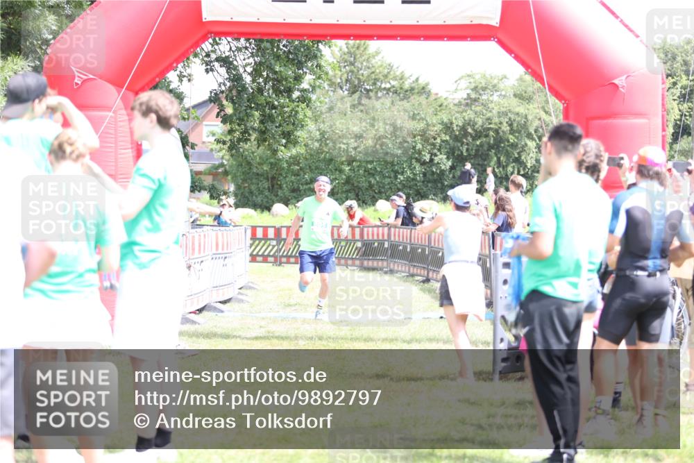 21.06.2026 - 29. Vierlanden-Triathlon Andreas Tolksdorf http://msf.ph/oto/9892797 21.06.2026 13:50:30 Ziel 221, 265, 895, 221, 265, 895 meine-sportfotos.de