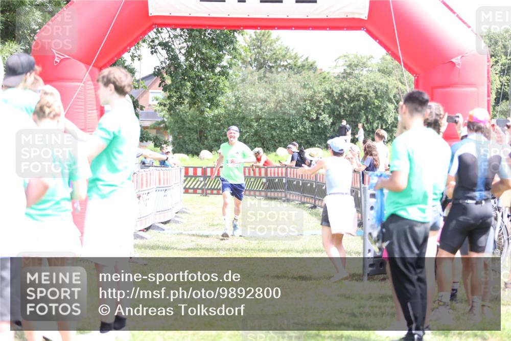 21.06.2026 - 29. Vierlanden-Triathlon Andreas Tolksdorf http://msf.ph/oto/9892800 21.06.2026 13:50:30 Ziel 221, 265, 895, 221, 265, 895 meine-sportfotos.de