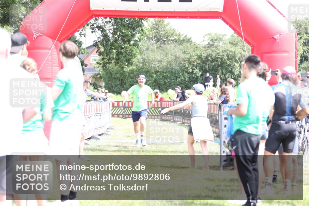 21.06.2026 - 29. Vierlanden-Triathlon Andreas Tolksdorf http://msf.ph/oto/9892806 21.06.2026 13:50:31 Ziel 221, 265, 895, 221, 265, 895 meine-sportfotos.de