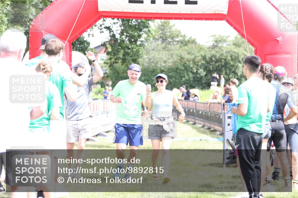 21.06.2026 - 29. Vierlanden-Triathlon Andreas Tolksdorf http://msf.ph/oto/9892815 21.06.2026 13:50:33 Ziel 221, 265, 895, 221, 265, 895 meine-sportfotos.de