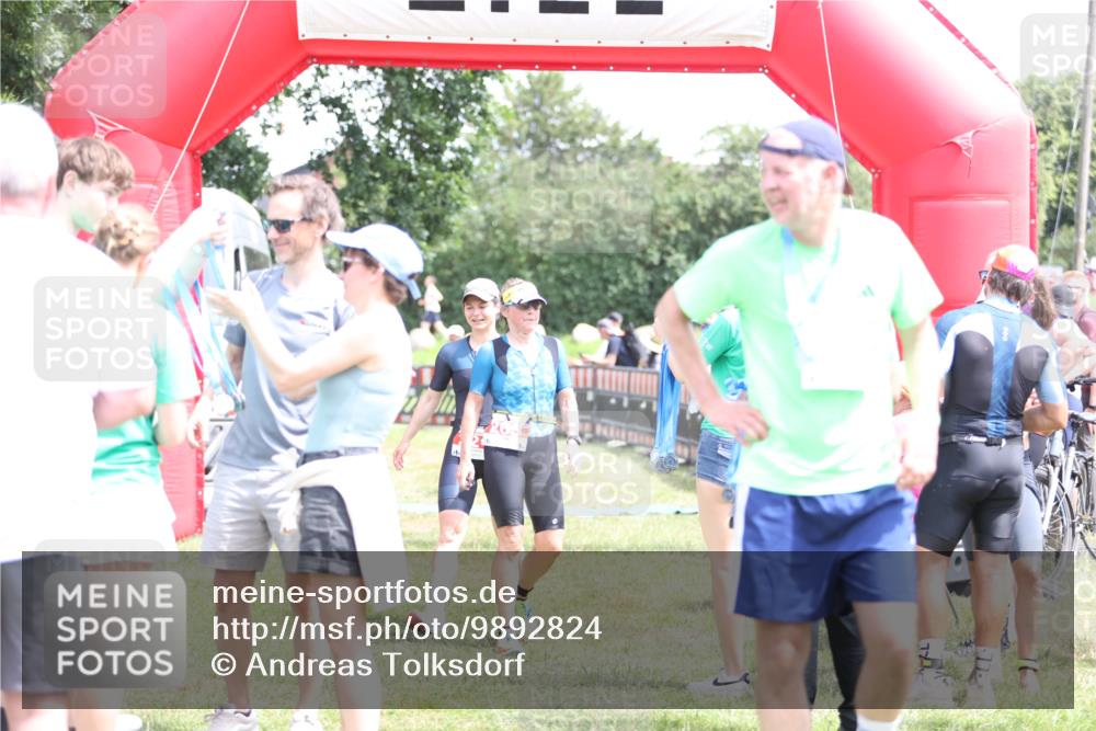 21.06.2026 - 29. Vierlanden-Triathlon Andreas Tolksdorf http://msf.ph/oto/9892824 21.06.2026 13:50:39 Ziel 221, 265, 766, 1033, 1080, 221, 265, 766, 1033, 1080 meine-sportfotos.de