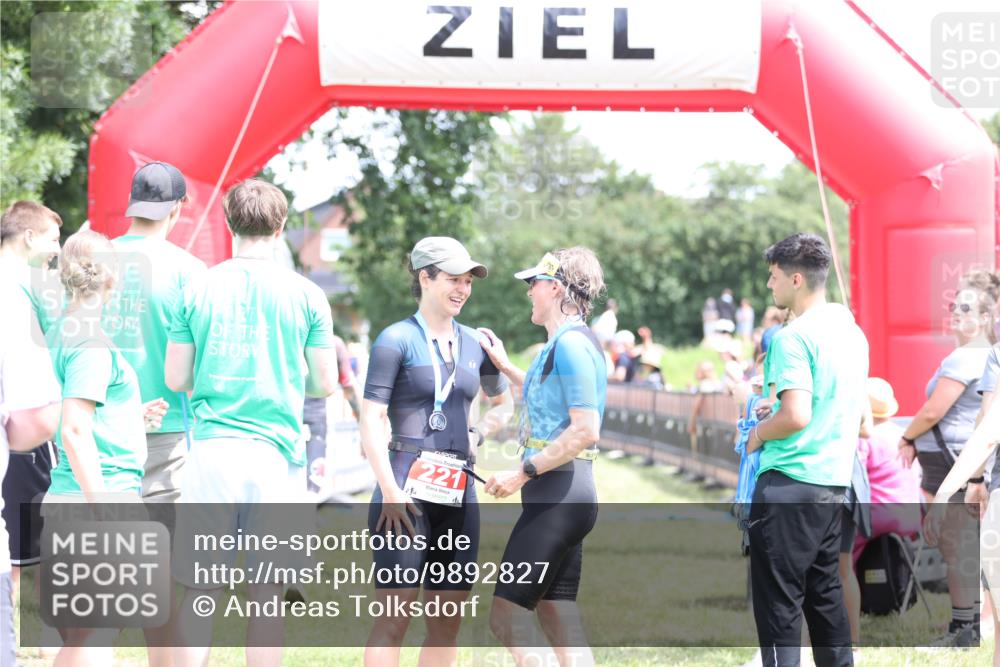 21.06.2026 - 29. Vierlanden-Triathlon Andreas Tolksdorf http://msf.ph/oto/9892827 21.06.2026 13:50:51 Ziel 766, 1080, 766, 1080 meine-sportfotos.de