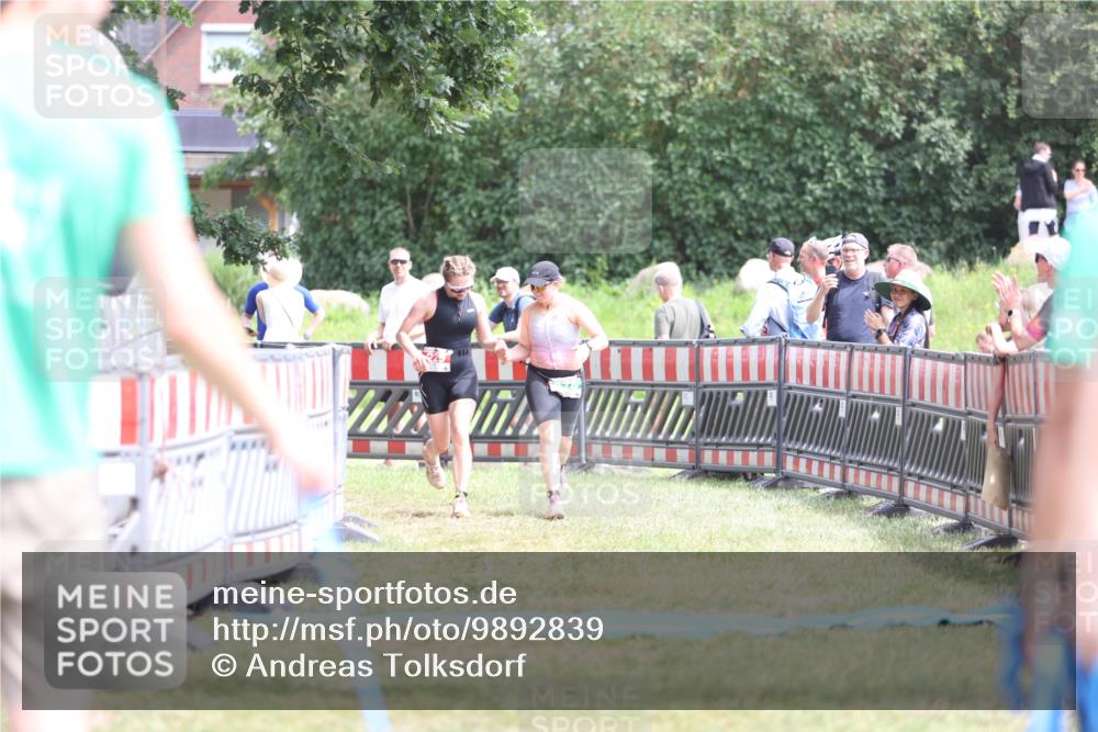 21.06.2026 - 29. Vierlanden-Triathlon Andreas Tolksdorf http://msf.ph/oto/9892839 21.06.2026 13:51:25 Ziel 229, 878, 229, 878 meine-sportfotos.de