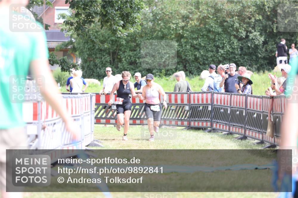 21.06.2026 - 29. Vierlanden-Triathlon Andreas Tolksdorf http://msf.ph/oto/9892841 21.06.2026 13:51:25 Ziel 229, 878, 229, 878 meine-sportfotos.de