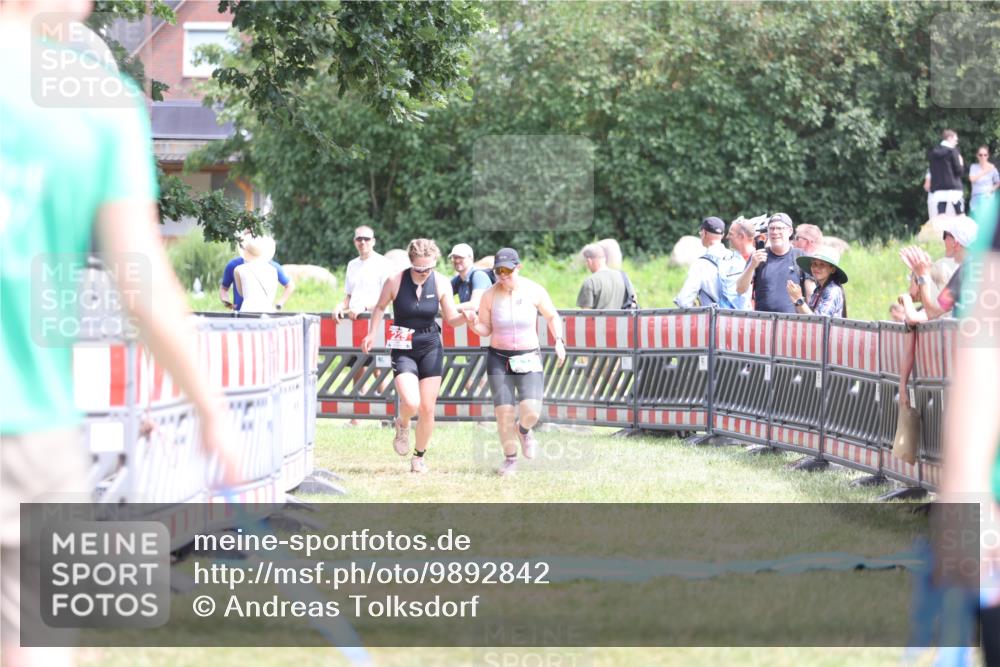 21.06.2026 - 29. Vierlanden-Triathlon Andreas Tolksdorf http://msf.ph/oto/9892842 21.06.2026 13:51:25 Ziel 229, 878, 229, 878 meine-sportfotos.de