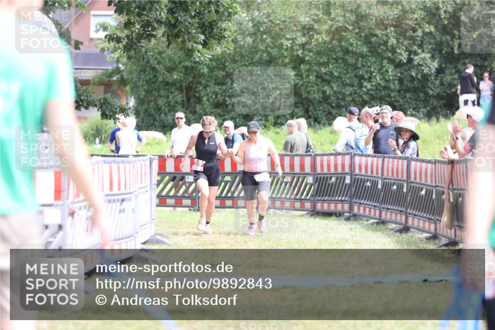 21.06.2026 - 29. Vierlanden-Triathlon Andreas Tolksdorf http://msf.ph/oto/9892843 21.06.2026 13:51:25 Ziel 229, 878, 229, 878 meine-sportfotos.de