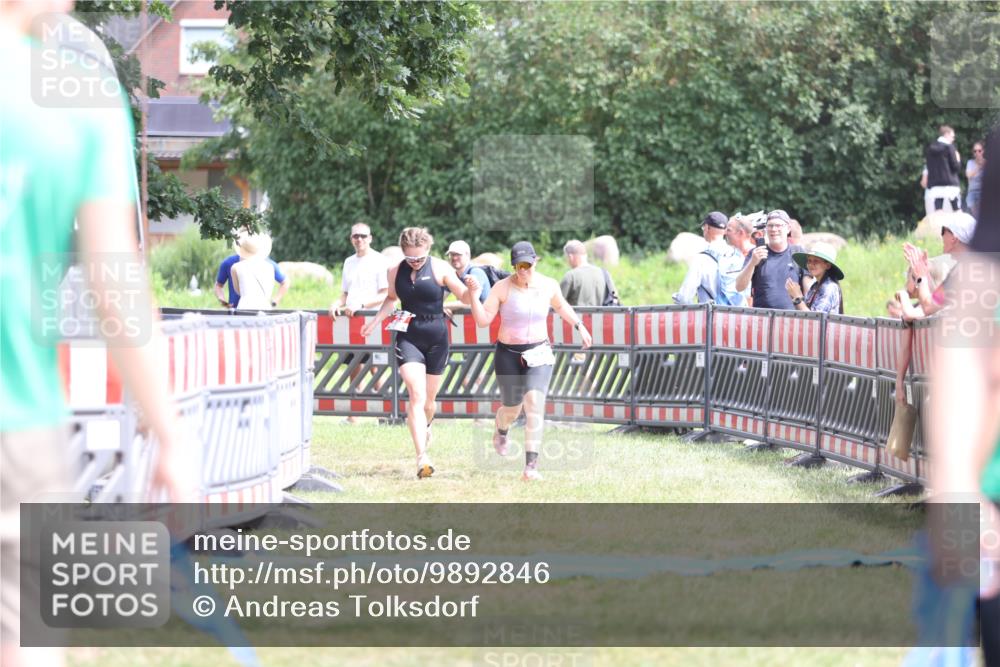 21.06.2026 - 29. Vierlanden-Triathlon Andreas Tolksdorf http://msf.ph/oto/9892846 21.06.2026 13:51:25 Ziel 229, 878, 229, 878 meine-sportfotos.de