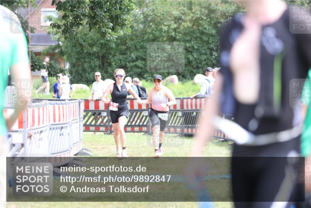 21.06.2026 - 29. Vierlanden-Triathlon Andreas Tolksdorf http://msf.ph/oto/9892847 21.06.2026 13:51:26 Ziel 229, 878, 229, 878 meine-sportfotos.de