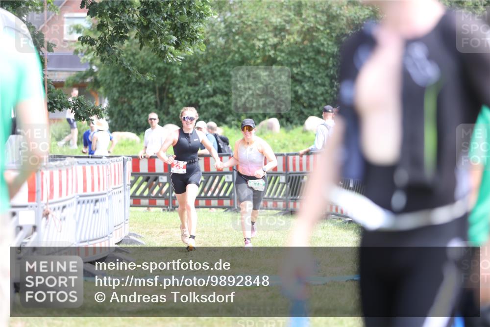 21.06.2026 - 29. Vierlanden-Triathlon Andreas Tolksdorf http://msf.ph/oto/9892848 21.06.2026 13:51:26 Ziel 229, 878, 229, 878 meine-sportfotos.de