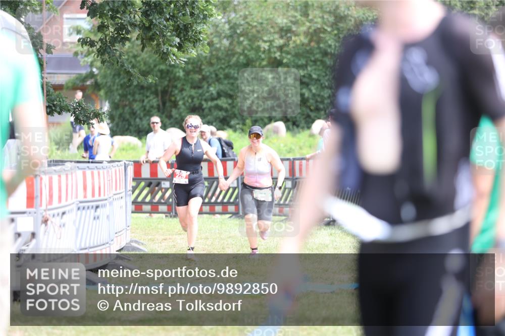 21.06.2026 - 29. Vierlanden-Triathlon Andreas Tolksdorf http://msf.ph/oto/9892850 21.06.2026 13:51:26 Ziel 229, 878, 229, 878 meine-sportfotos.de