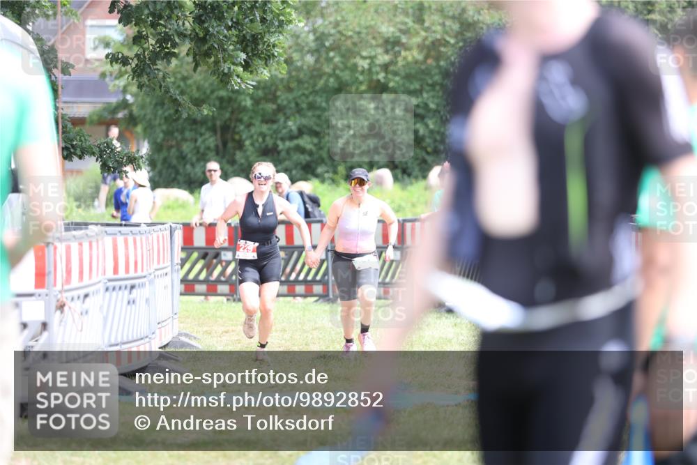 21.06.2026 - 29. Vierlanden-Triathlon Andreas Tolksdorf http://msf.ph/oto/9892852 21.06.2026 13:51:26 Ziel 229, 878, 229, 878 meine-sportfotos.de