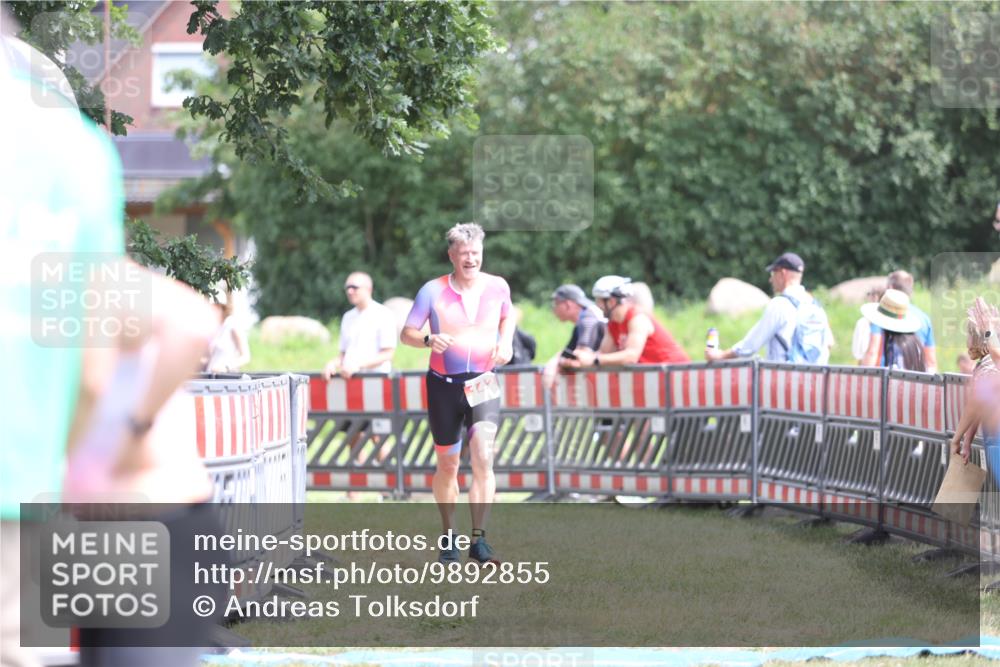 21.06.2026 - 29. Vierlanden-Triathlon Andreas Tolksdorf http://msf.ph/oto/9892855 21.06.2026 13:51:44 Ziel 142, 1022, 1061, 142, 1022, 1061 meine-sportfotos.de