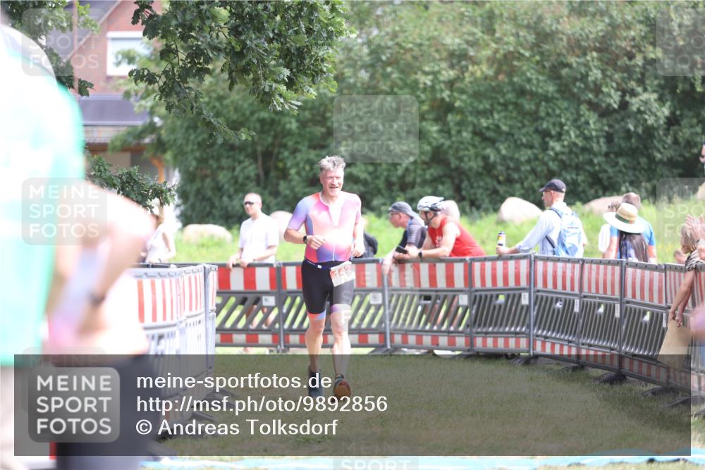 21.06.2026 - 29. Vierlanden-Triathlon Andreas Tolksdorf http://msf.ph/oto/9892856 21.06.2026 13:51:44 Ziel 142, 1022, 1061, 142, 1022, 1061 meine-sportfotos.de