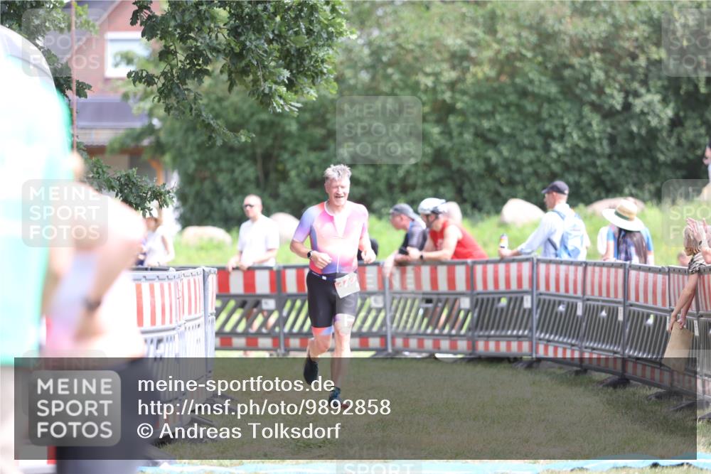 21.06.2026 - 29. Vierlanden-Triathlon Andreas Tolksdorf http://msf.ph/oto/9892858 21.06.2026 13:51:45 Ziel 142, 1022, 1061, 142, 1022, 1061 meine-sportfotos.de