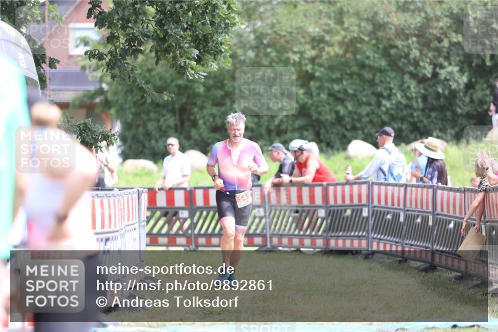 21.06.2026 - 29. Vierlanden-Triathlon Andreas Tolksdorf http://msf.ph/oto/9892861 21.06.2026 13:51:45 Ziel 142, 1022, 1061, 142, 1022, 1061 meine-sportfotos.de