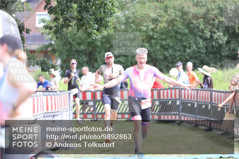 21.06.2026 - 29. Vierlanden-Triathlon Andreas Tolksdorf http://msf.ph/oto/9892863 21.06.2026 13:51:48 Ziel 142, 237, 1022, 1061, 142, 237, 1022, 1061 meine-sportfotos.de
