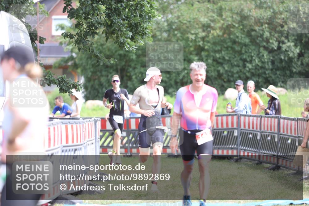 21.06.2026 - 29. Vierlanden-Triathlon Andreas Tolksdorf http://msf.ph/oto/9892869 21.06.2026 13:51:48 Ziel 142, 237, 1022, 1061, 142, 237, 1022, 1061 meine-sportfotos.de