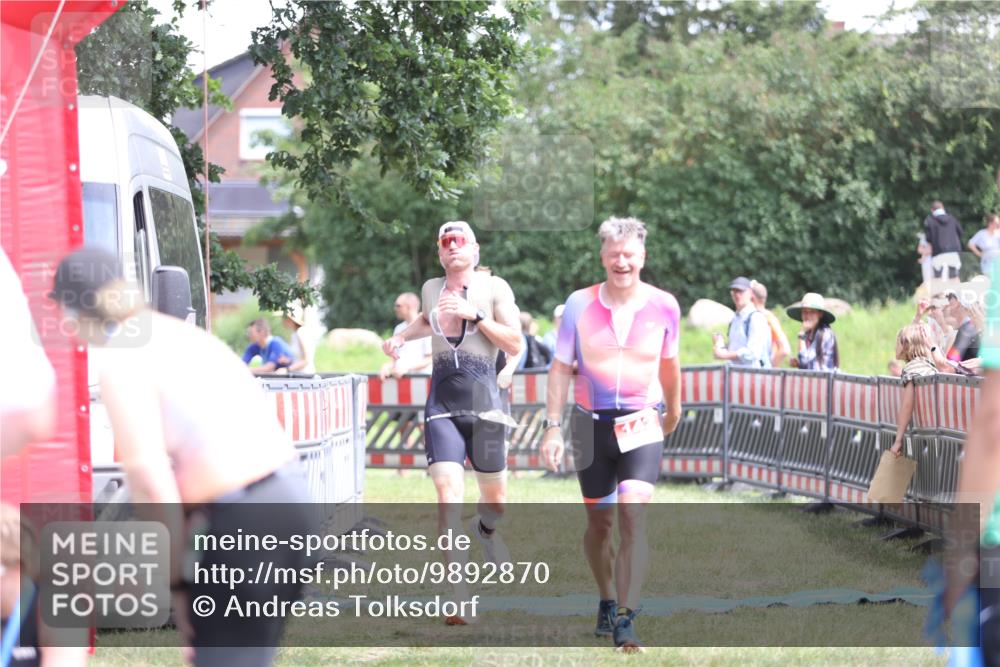 21.06.2026 - 29. Vierlanden-Triathlon Andreas Tolksdorf http://msf.ph/oto/9892870 21.06.2026 13:51:49 Ziel 142, 237, 1022, 1061, 142, 237, 1022, 1061 meine-sportfotos.de