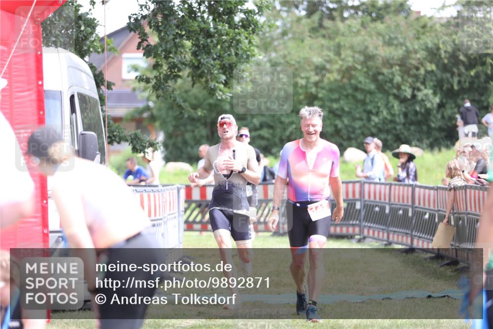 21.06.2026 - 29. Vierlanden-Triathlon Andreas Tolksdorf http://msf.ph/oto/9892871 21.06.2026 13:51:49 Ziel 142, 237, 1022, 1061, 142, 237, 1022, 1061 meine-sportfotos.de