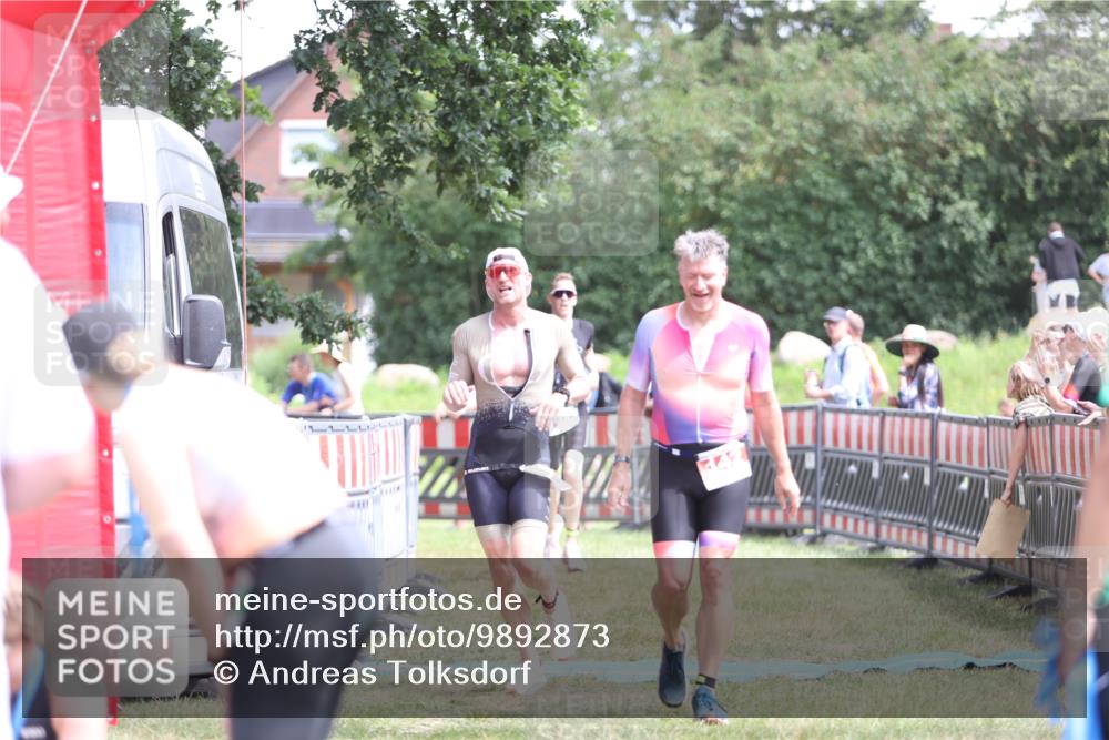 21.06.2026 - 29. Vierlanden-Triathlon Andreas Tolksdorf http://msf.ph/oto/9892873 21.06.2026 13:51:49 Ziel 142, 237, 1022, 1061, 142, 237, 1022, 1061 meine-sportfotos.de