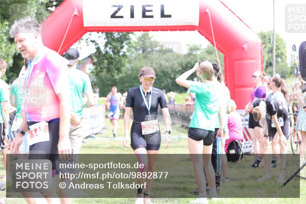 21.06.2026 - 29. Vierlanden-Triathlon Andreas Tolksdorf http://msf.ph/oto/9892877 21.06.2026 13:52:05 Ziel 235, 1028, 1044, 235, 1028, 1044 meine-sportfotos.de