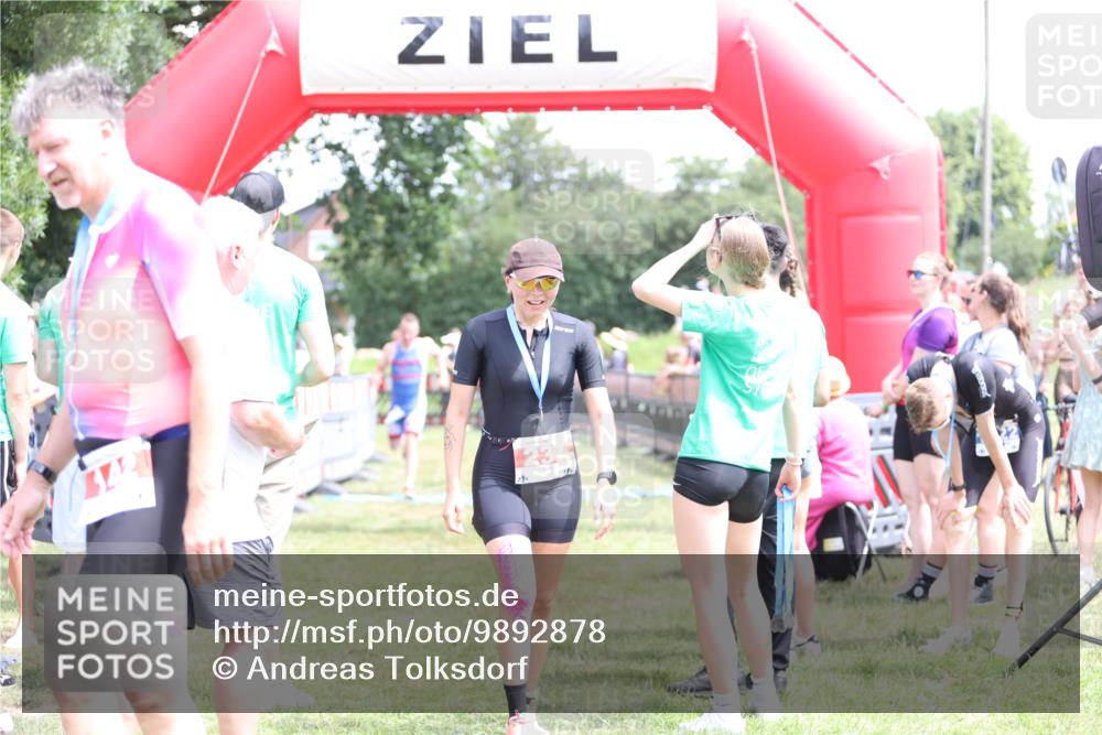 21.06.2026 - 29. Vierlanden-Triathlon Andreas Tolksdorf http://msf.ph/oto/9892878 21.06.2026 13:52:06 Ziel 235, 1028, 1044, 1087, 235, 1028, 1044, 1087 meine-sportfotos.de