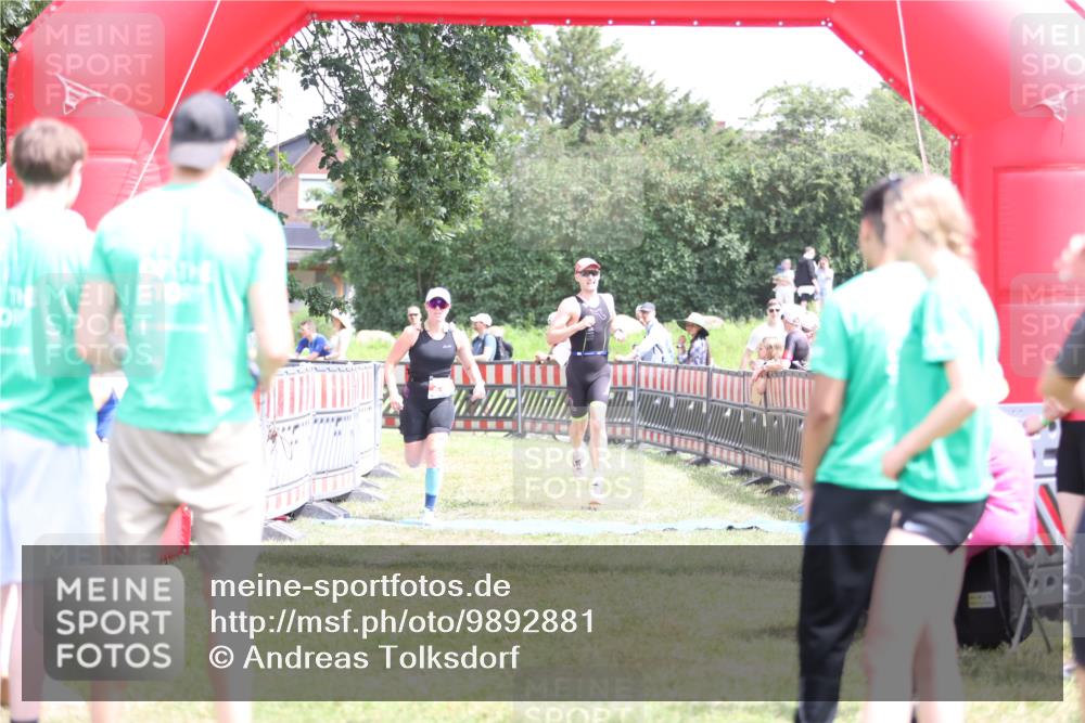 21.06.2026 - 29. Vierlanden-Triathlon Andreas Tolksdorf http://msf.ph/oto/9892881 21.06.2026 13:52:11 Ziel 235, 1028, 1044, 1087, 235, 1028, 1044, 1087 meine-sportfotos.de