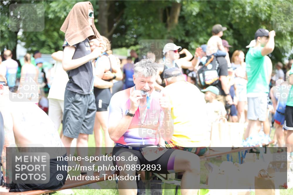21.06.2026 - 29. Vierlanden-Triathlon Andreas Tolksdorf http://msf.ph/oto/9892893 21.06.2026 13:52:27 Ziel 1064, 1092, 1064, 1092 meine-sportfotos.de
