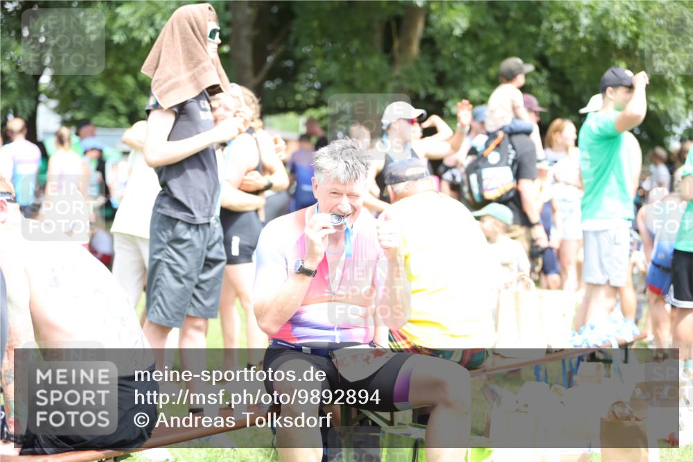 21.06.2026 - 29. Vierlanden-Triathlon Andreas Tolksdorf http://msf.ph/oto/9892894 21.06.2026 13:52:27 Ziel 1064, 1092, 1064, 1092 meine-sportfotos.de