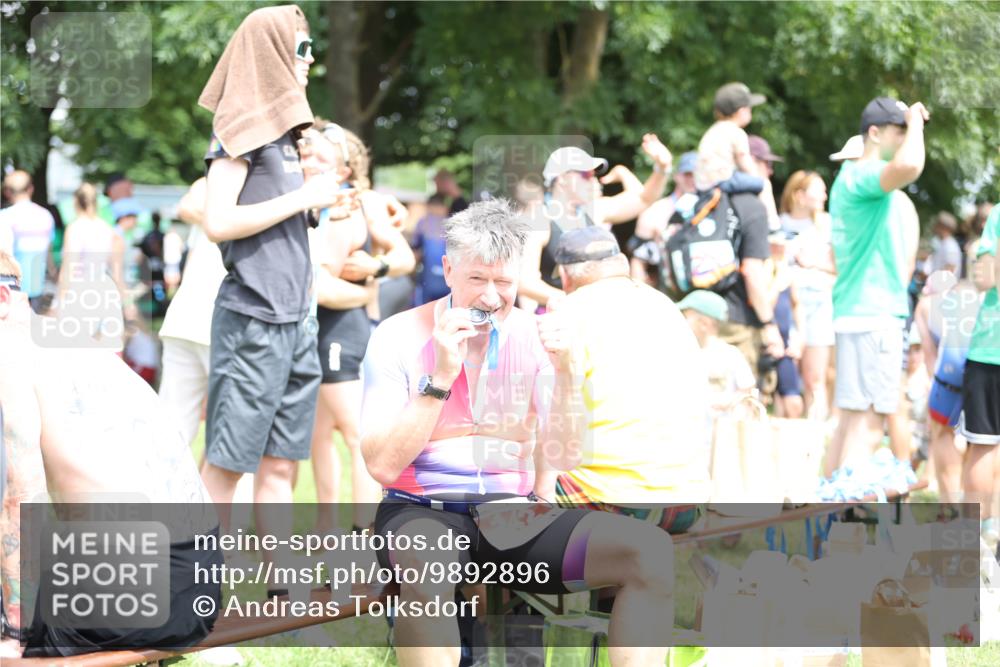 21.06.2026 - 29. Vierlanden-Triathlon Andreas Tolksdorf http://msf.ph/oto/9892896 21.06.2026 13:52:28 Ziel 1064, 1092, 1064, 1092 meine-sportfotos.de