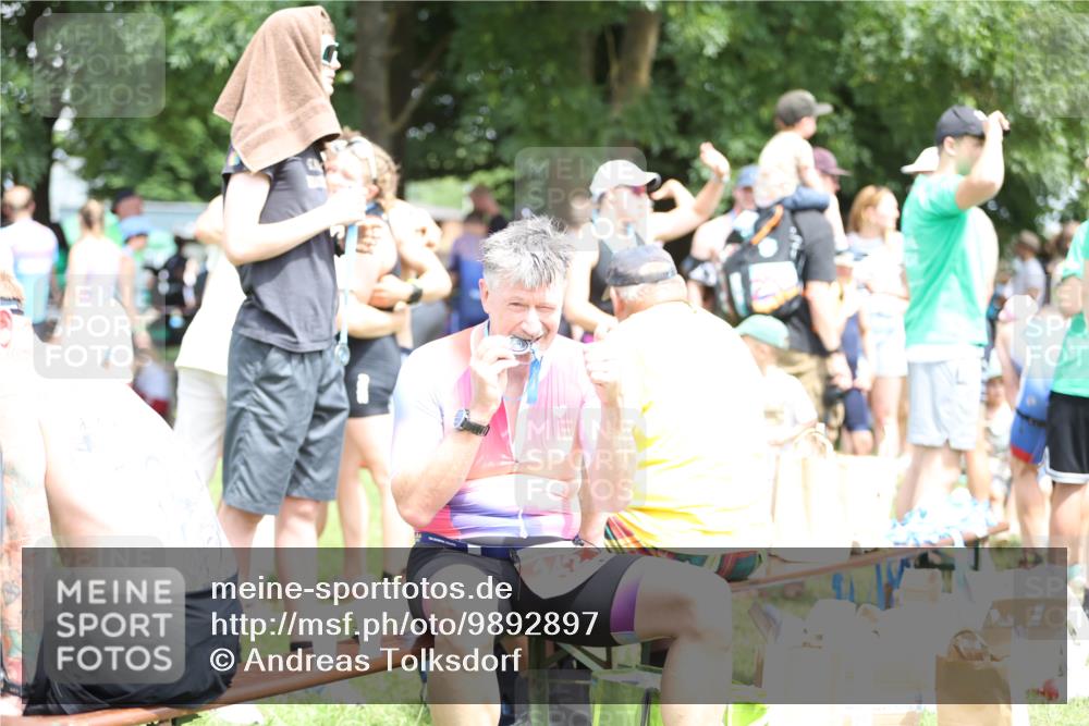21.06.2026 - 29. Vierlanden-Triathlon Andreas Tolksdorf http://msf.ph/oto/9892897 21.06.2026 13:52:28 Ziel 1064, 1092, 1064, 1092 meine-sportfotos.de