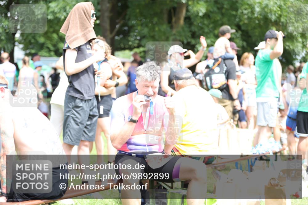21.06.2026 - 29. Vierlanden-Triathlon Andreas Tolksdorf http://msf.ph/oto/9892899 21.06.2026 13:52:28 Ziel 1064, 1092, 1064, 1092 meine-sportfotos.de