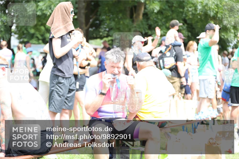 21.06.2026 - 29. Vierlanden-Triathlon Andreas Tolksdorf http://msf.ph/oto/9892901 21.06.2026 13:52:28 Ziel 1064, 1092, 1064, 1092 meine-sportfotos.de
