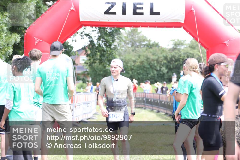 21.06.2026 - 29. Vierlanden-Triathlon Andreas Tolksdorf http://msf.ph/oto/9892907 21.06.2026 13:52:37 Ziel 120, 1029, 1092, 120, 1029, 1092 meine-sportfotos.de